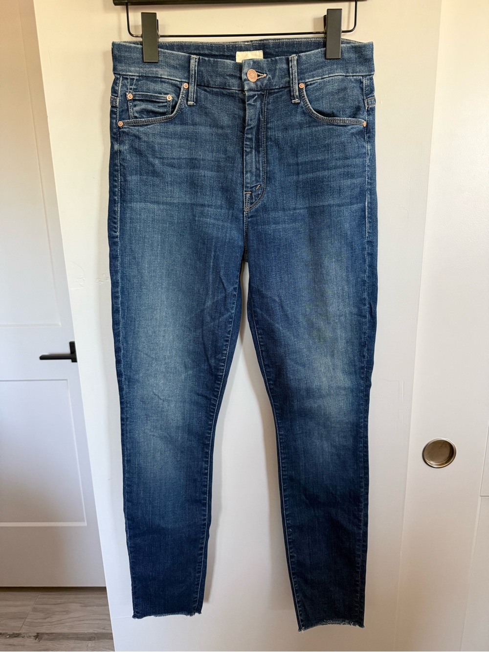 MOTHER High Waisted Looker Ankle Fray Jeans Size 28